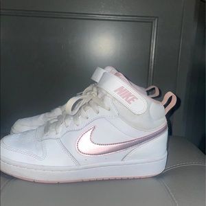 Pink Nike shoes size 5.5 youth or 7 in womens